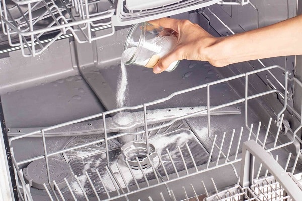جرم گیری ماشین ظرفشویی با نمک ظرفشویی