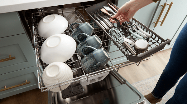 قرار دادن ظرف‌ها در طبقات ماشین ظرفشویی